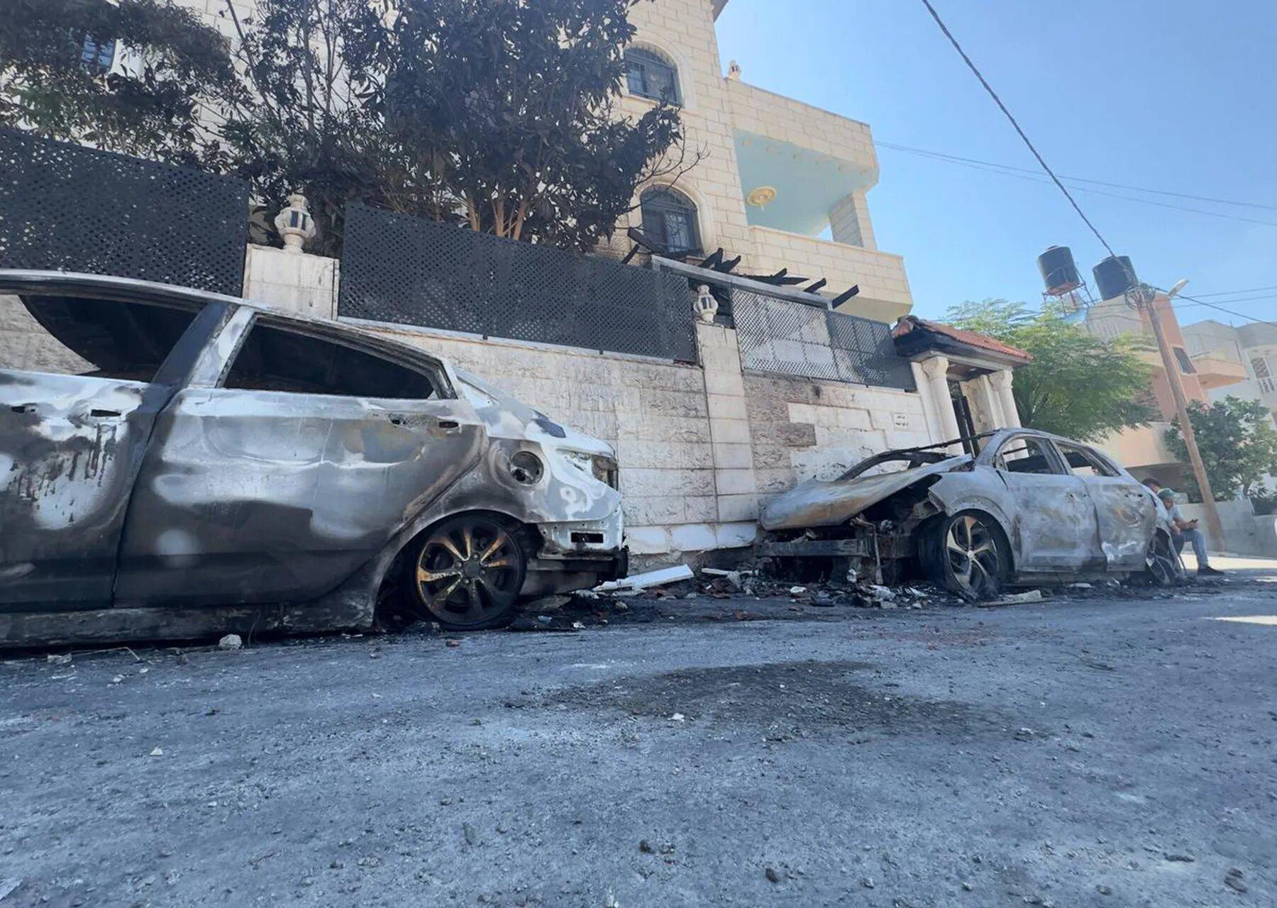 سيارة